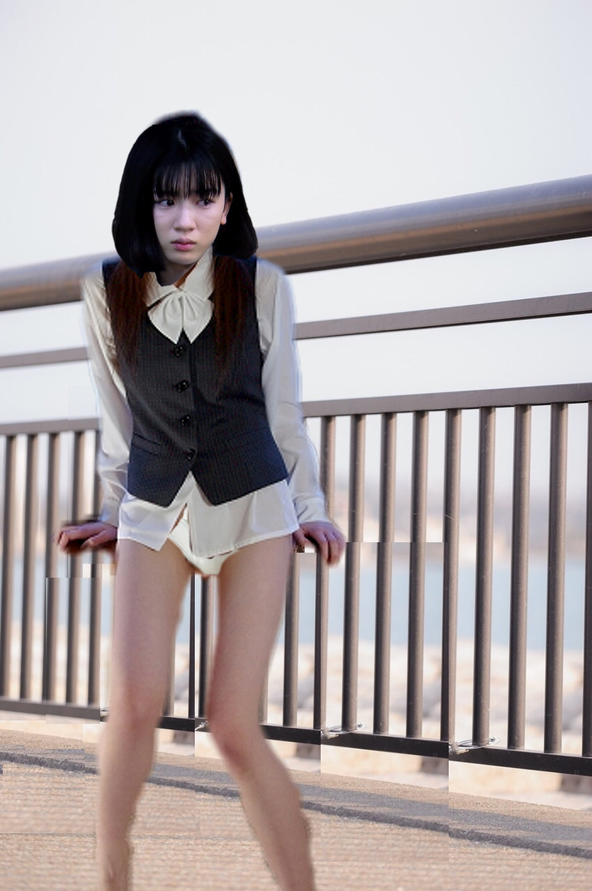 屋上スカート奪われ