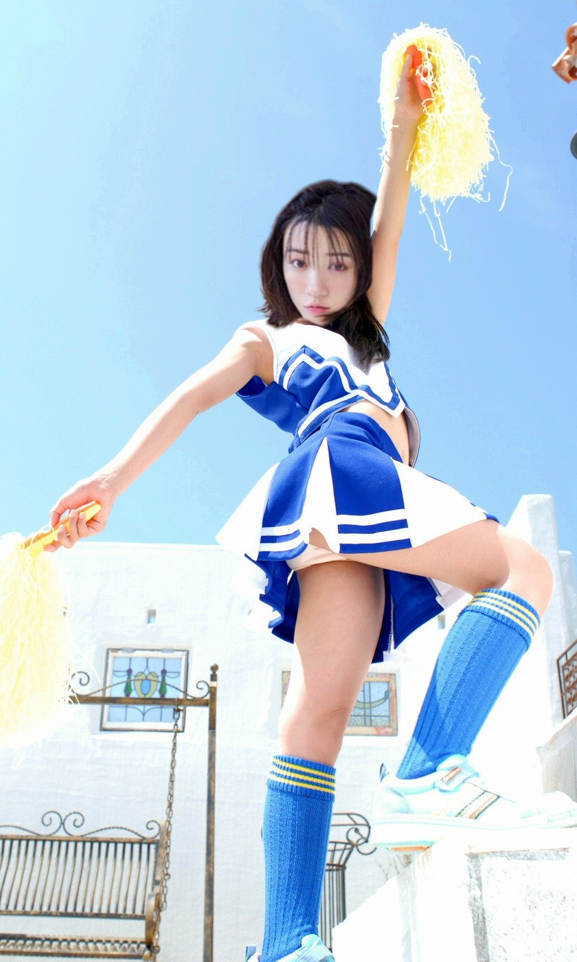生パンチラ見え