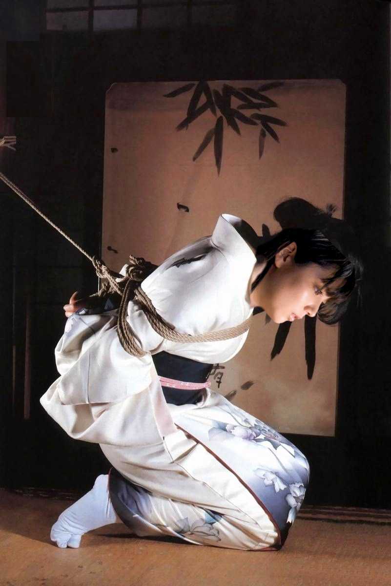 和服緊縛