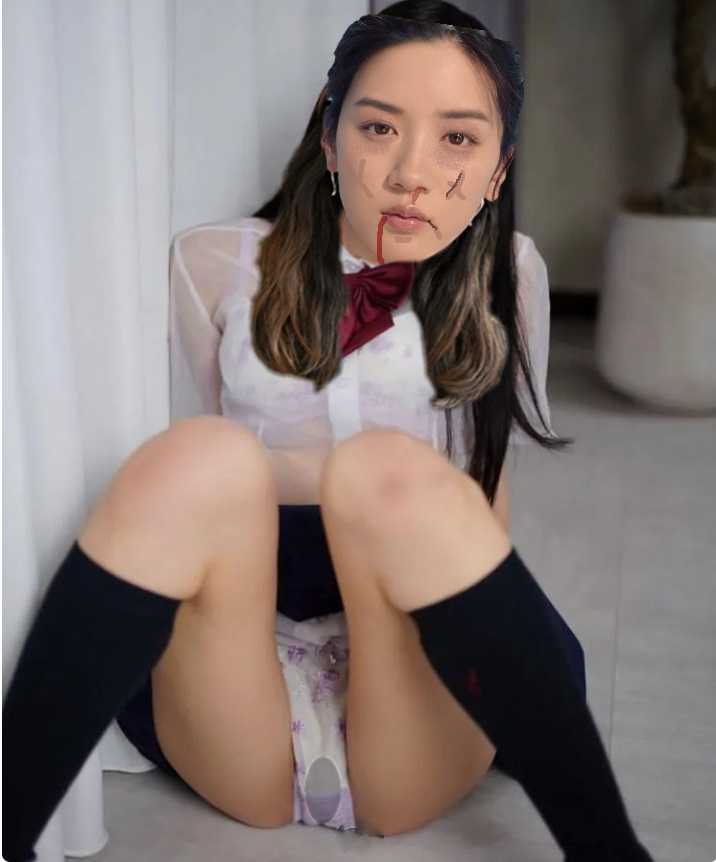 沁みパンツ丸見え"